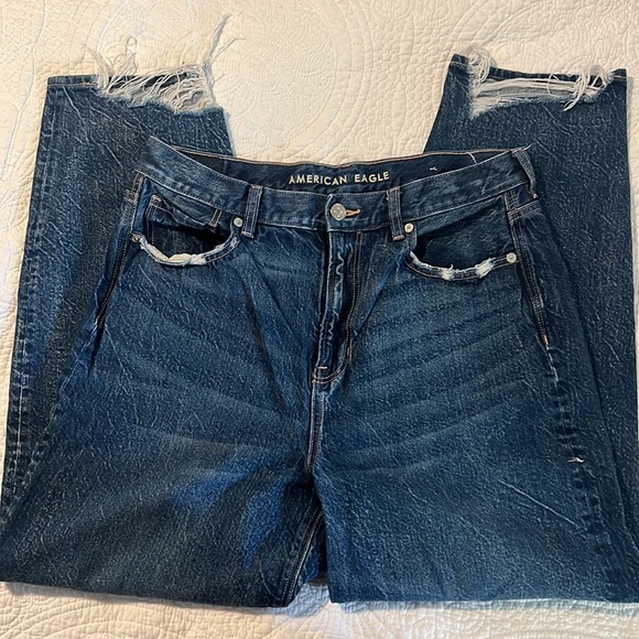 American Eagle Relaxed Fit Mom Jeans - Picture 2 of 3